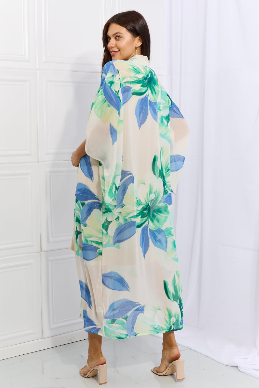 Ontheland Colorful Minds Floral Kimono